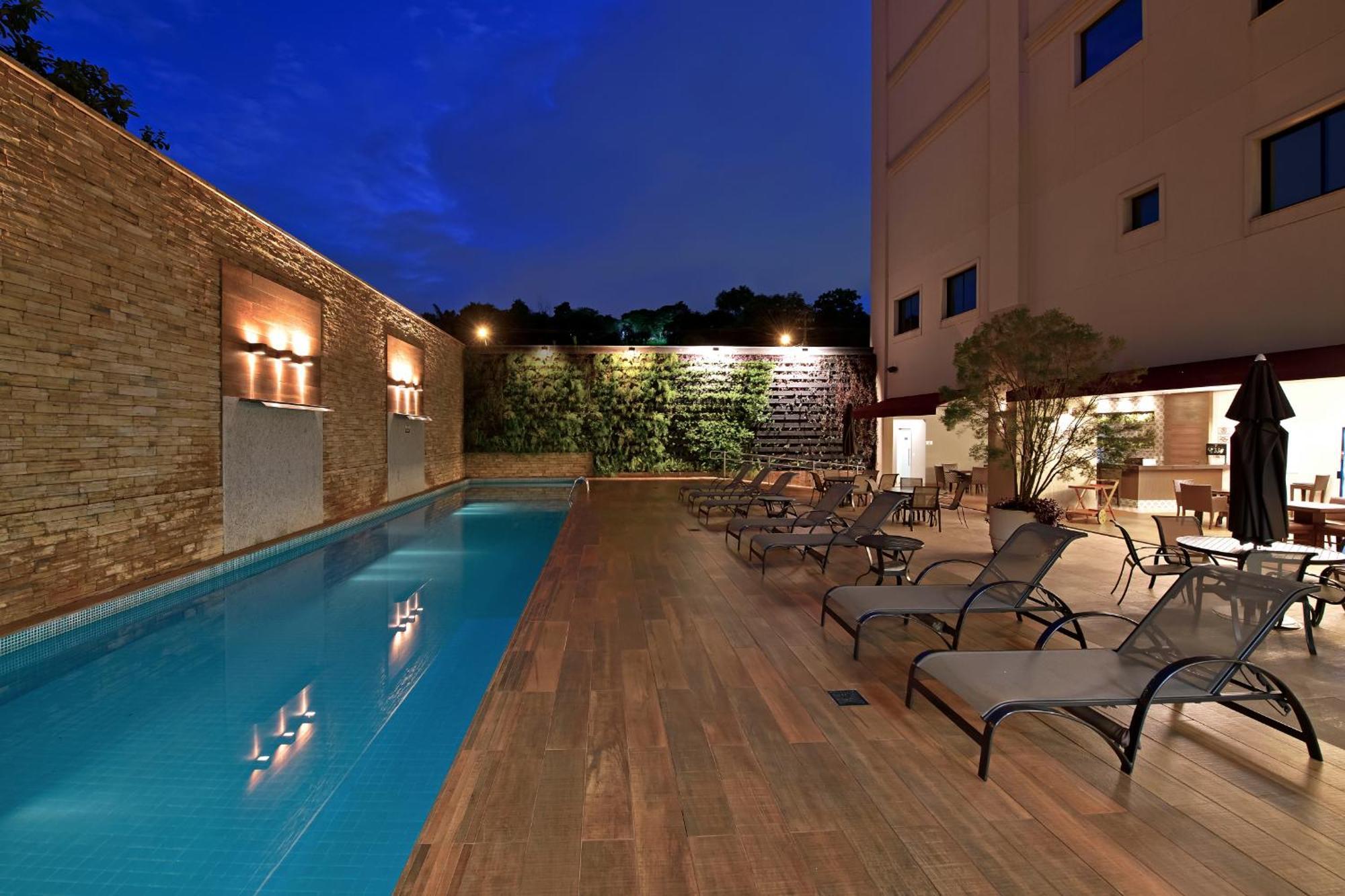 Hotel Mont Blanc Premium Ribeirão Preto Buitenkant foto Hotel's pool