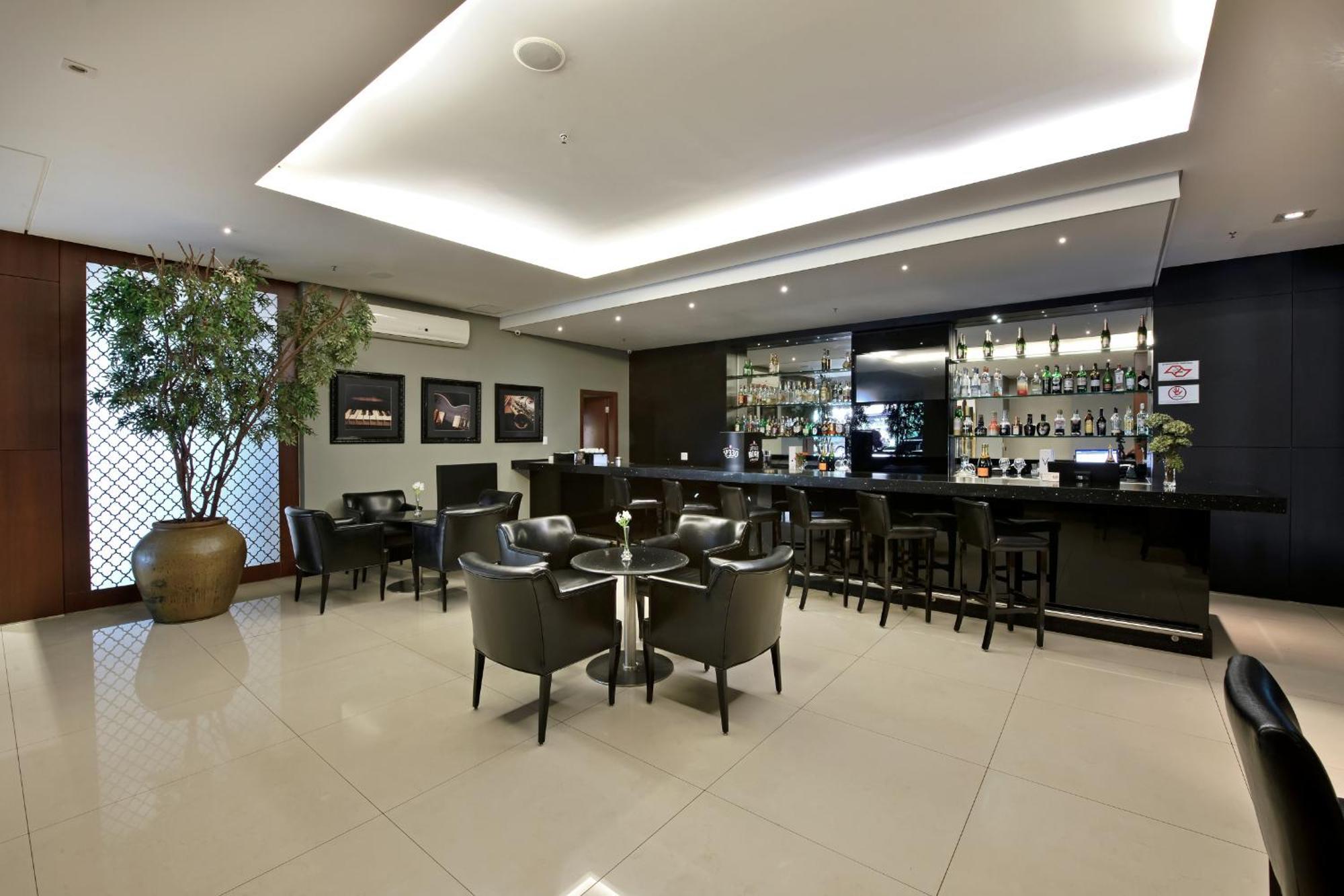 Hotel Mont Blanc Premium Ribeirão Preto Buitenkant foto The bar at the hotel