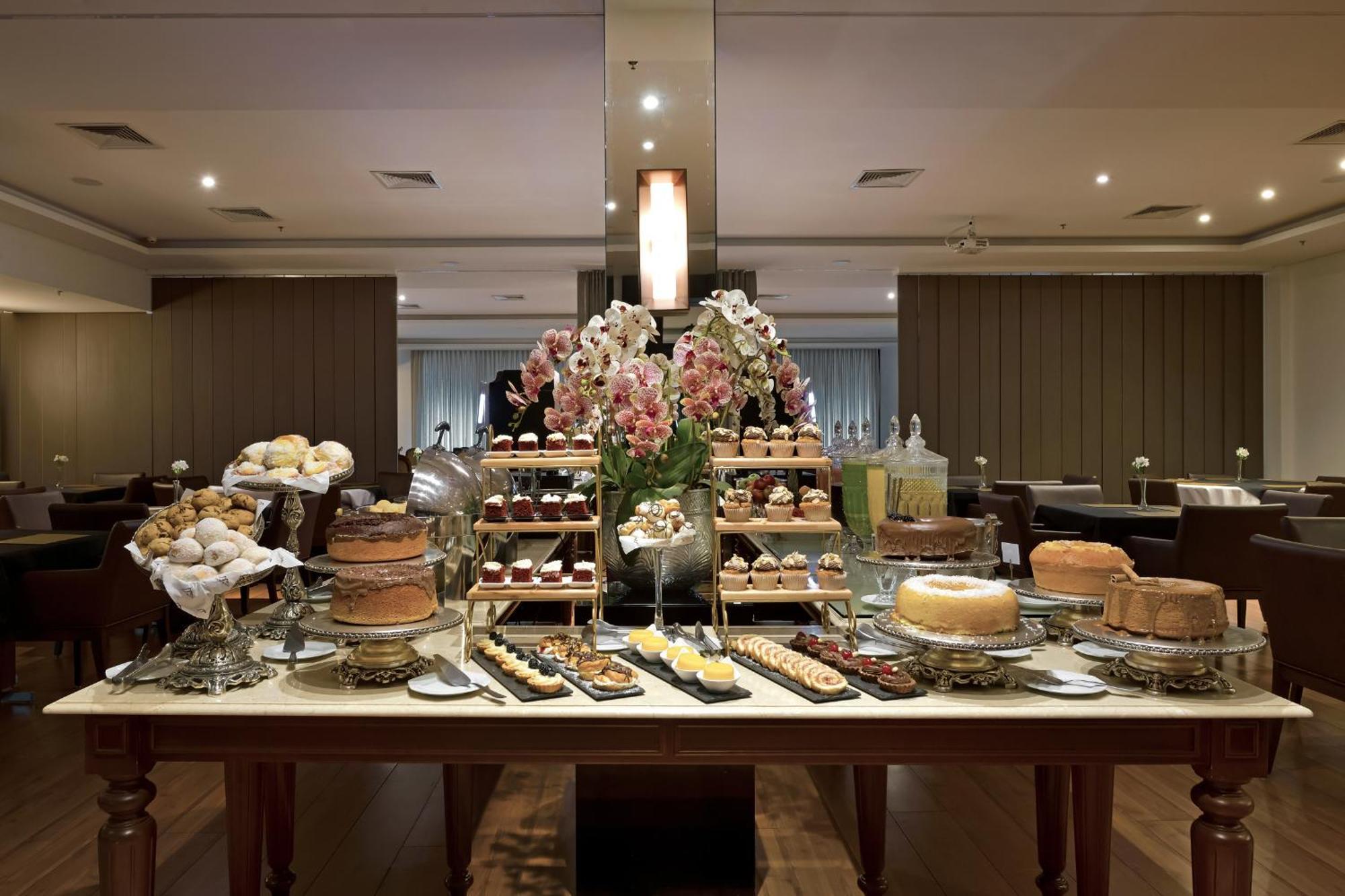 Hotel Mont Blanc Premium Ribeirão Preto Buitenkant foto A dessert buffet