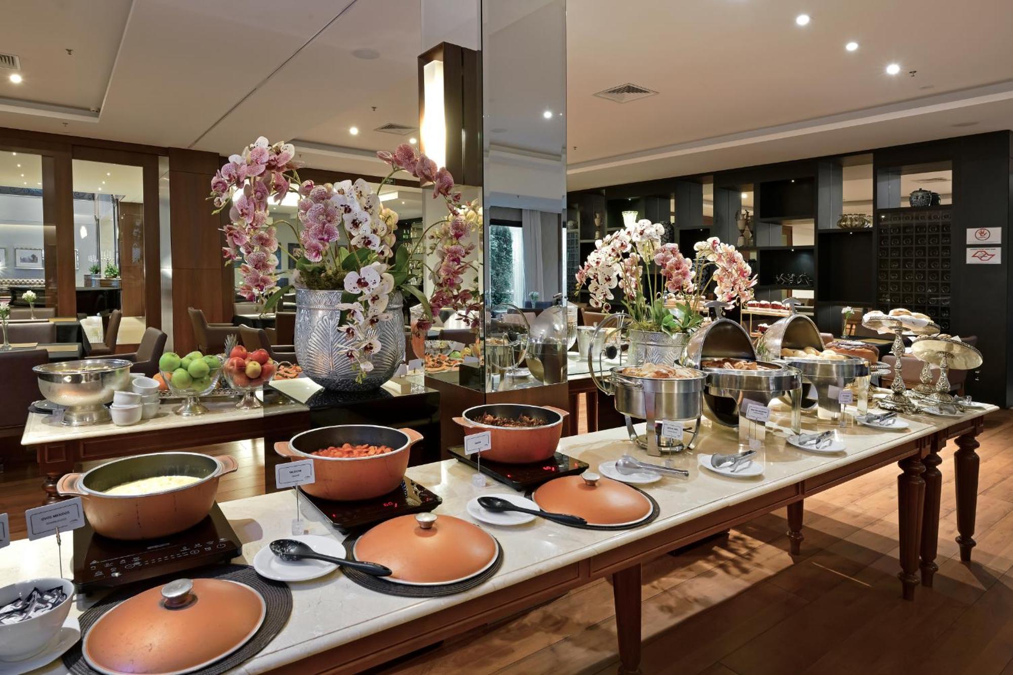 Hotel Mont Blanc Premium Ribeirão Preto Buitenkant foto The buffet at the hotel