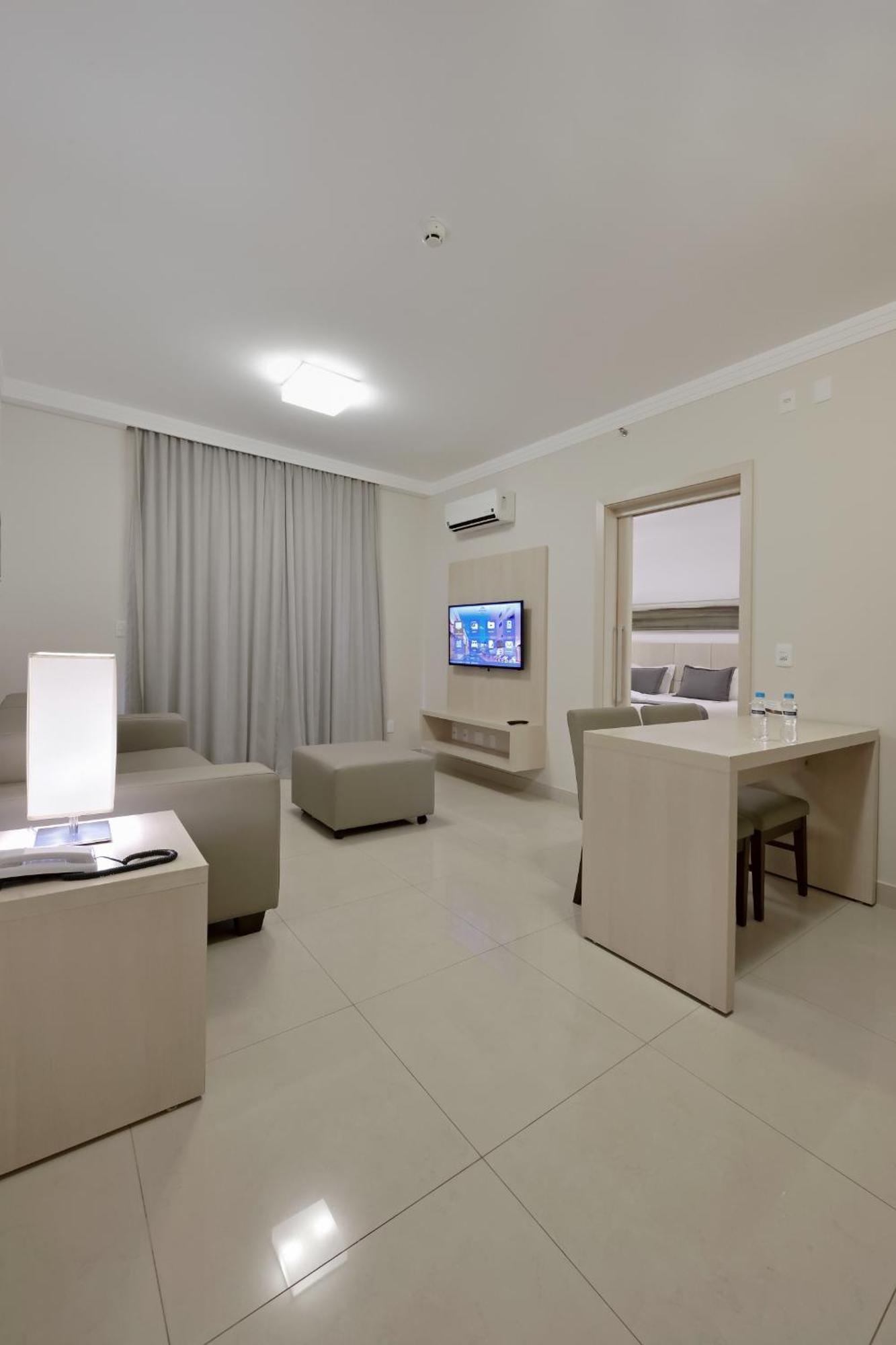 Hotel Mont Blanc Premium Ribeirão Preto Kamer foto A room at the hotel