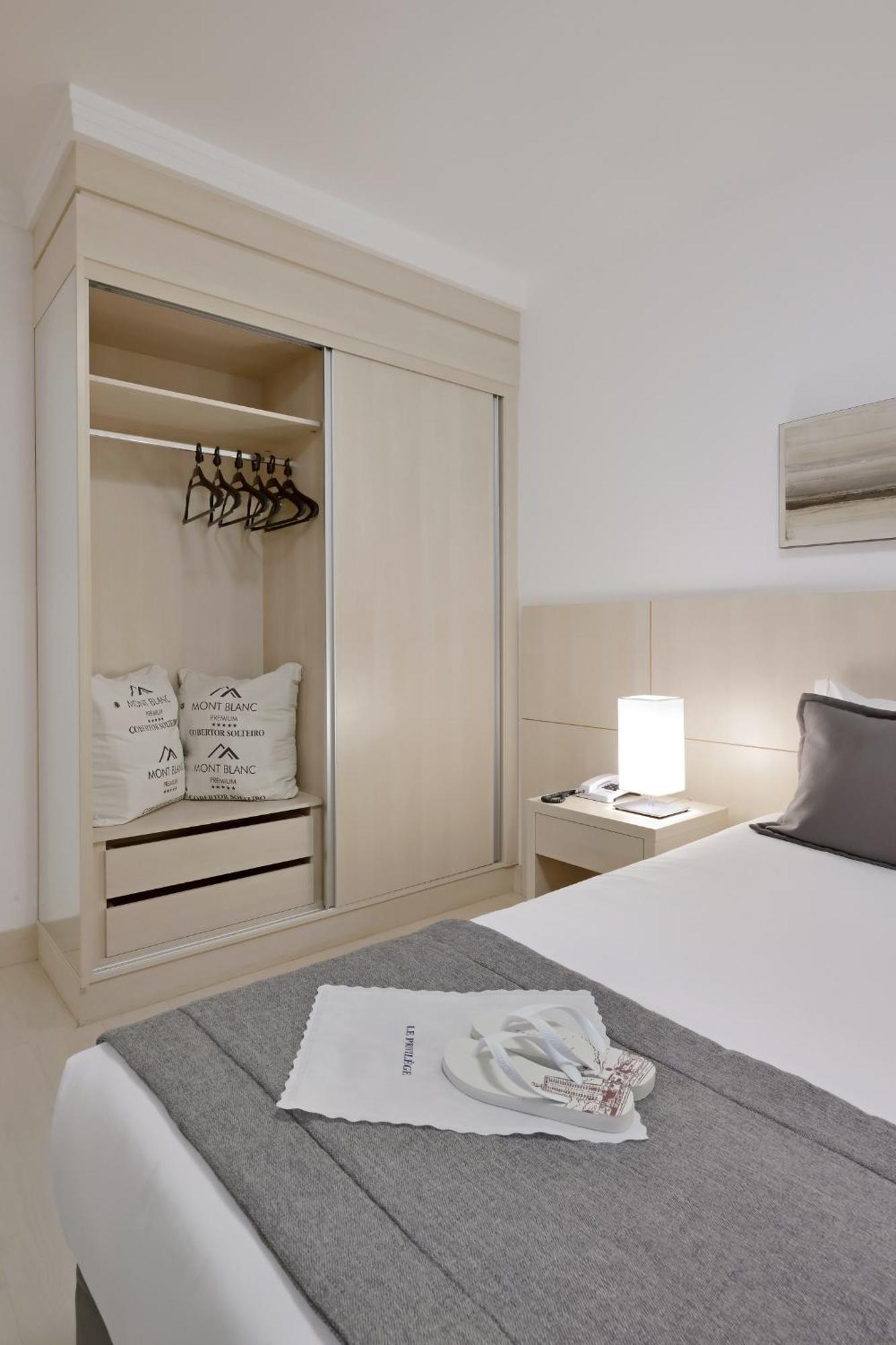 Hotel Mont Blanc Premium Ribeirão Preto Kamer foto Sliding wardrobe